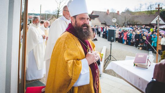 image:Image Hlavní mši svatou ve Slavkovicích o svátku Božího milosrdenství sloužil biskup z Reykjavíku Dávid Tencer.