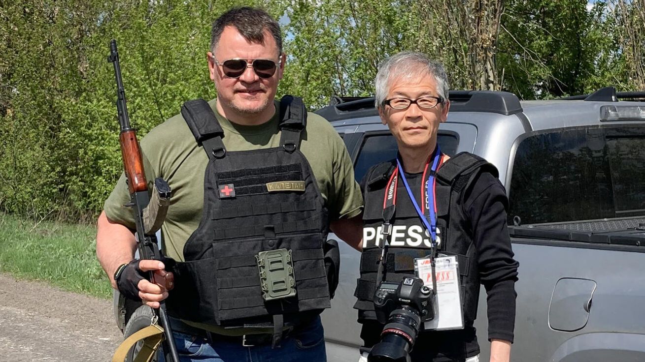 image:Image Pastor Mochněnko s novokřtěncem – japonským reportérem Takašim.