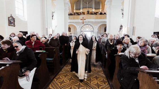 image:Image Uherskobrodská farnost se s dominikánkami sžila.