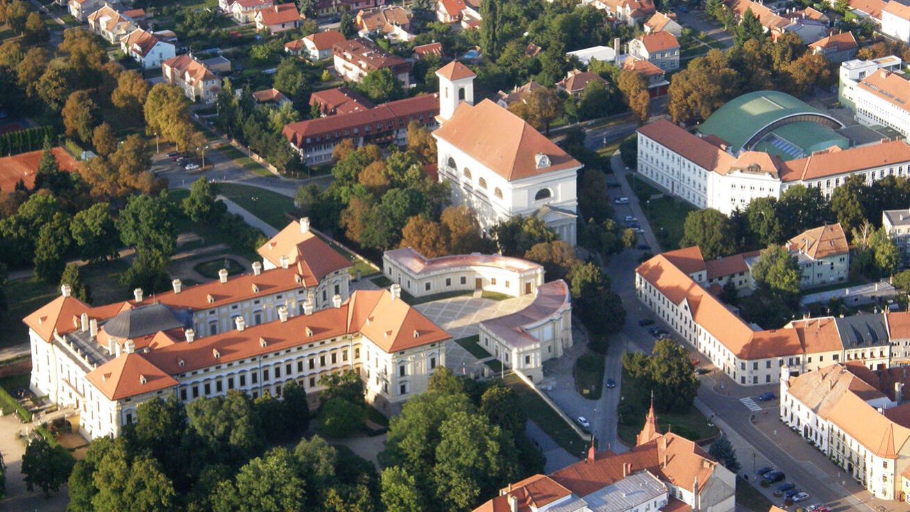 image:Image Farnost Slavkov u Brna si v letošním roce připomíná 700. výročí první zmínky o farním kostele sv. Jakuba. Více se dozvíte v pořadu Radioreport v úterý 17. května od 20.15. 