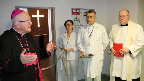 image:Image Nemocniční kapli žehnal biskup Baxant poprvé.