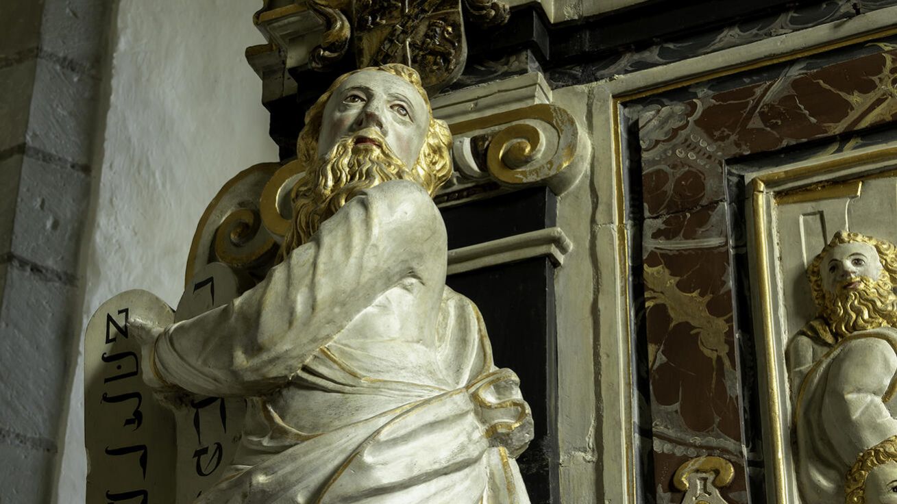 image:Image Socha Mojžíše z oltáře kostela v Barlingbo na švédském ostrově Gotland.