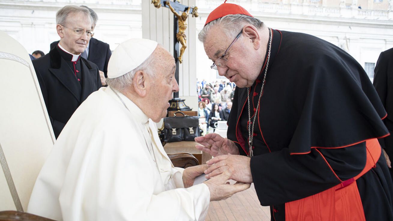 image:Image KRÁTCE PO SVÝCH 80. NAROZENINÁCH se kardinál Dominik Duka vydal do Říma. Při středeční generální audienci pozdravil papeže Františka. O den dříve emeritní pražský arcibiskup sloužil v římské koleji Nepomucenum mši o svátku sv. Jana Nepomuckého, které se kromě bohoslovců zúčastnili i čeští a slovenští krajané v Římě a diplomaté. Součástí slavnosti byla i vzpomínka na kardinála Josefa Berana, který v Nepomucenu zemřel 17. května 1969.