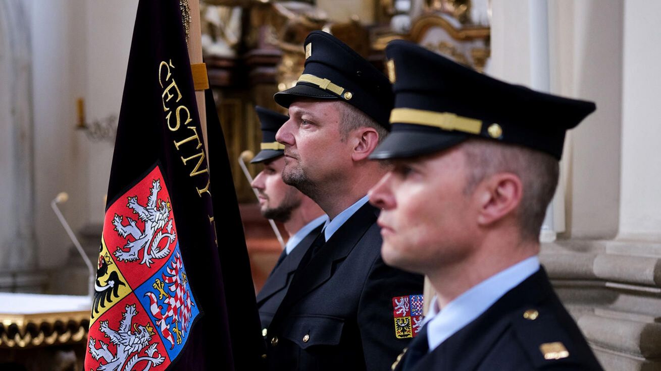 image:Image Práce vězeňského dozorce je leckdy nepříjemná a nevděčná, přesto je pro společnost zásadní, připomněli si účastníci bohoslužby.