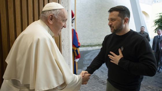 image:Image Papež vítá ukrajinského prezidenta ve Vatikánu.
