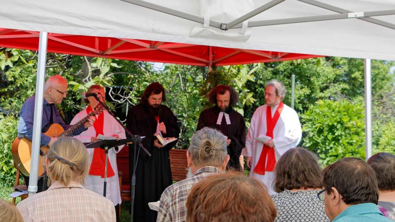 image:Image Ekumenickou bohoslužbu za krajinu s kázáním evangelického faráře Mikuláše Vymětala slavili čeští křesťané 27. května v pražském Suchdole.