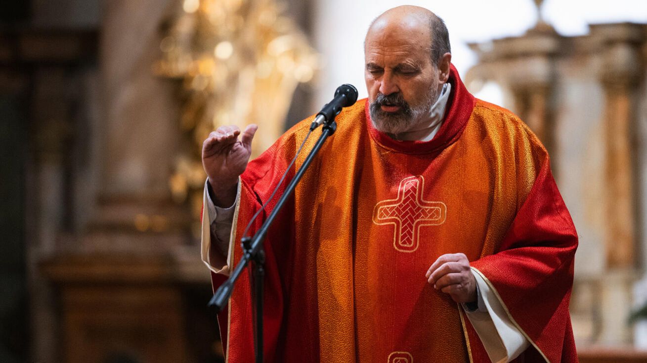 image:Image Měli bychom si všichni osvojit metodu vzájemného naslouchání, meditace a společného rozhodování, radí Mons. Tomáš Halík současné církvi.
