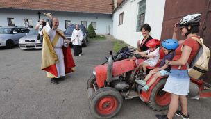 Požehnání za volant i řídítka image:Image Požehnání za volant i řídítka
