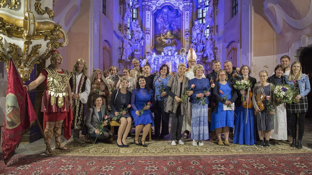 image:Image V Dobřanech viděli návštěvníci Noci kostelů divadelní představení o životě světců - patronů obou místních kostelů.