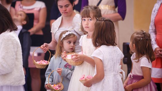 image:Image „Náš život má být protkán eucharistií. Od Ježíše v eucharistii se totiž dozvídáme, jak velice nás Bůh touží milovat a jak na oplátku žízní po naší lásce,“ říkala Matka Tereza.