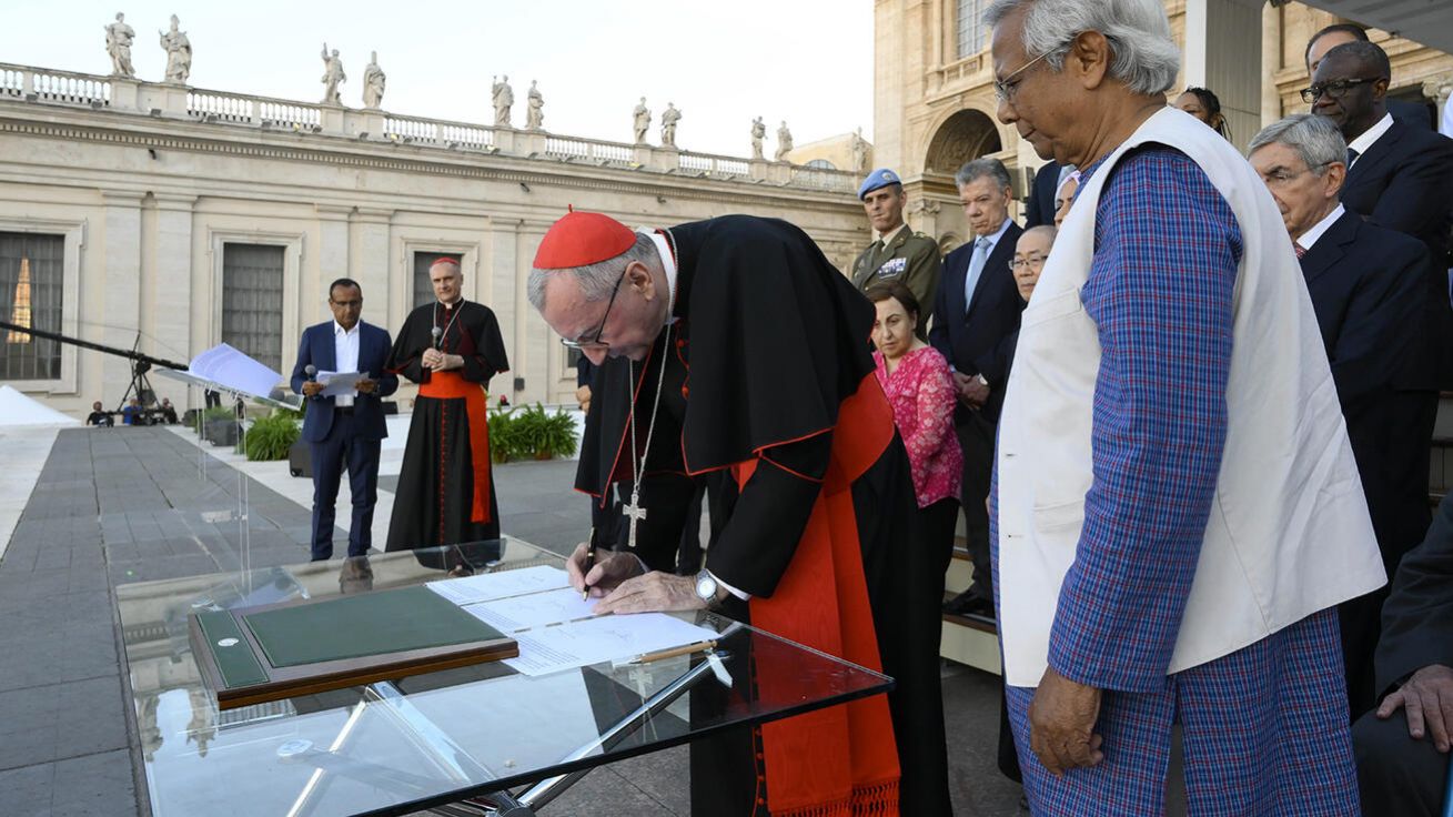 image:Image Deklaraci o lidském bratrství podepsal jménem Svatého stolce státní sekretář, kardinál Pietro Parolin (na snímku).