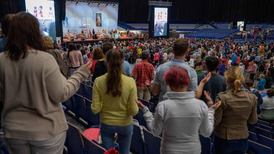 image:Image Lidé v rámci festivalu Slezská lilie v Ostravar Aréně prožili duchovní obnovu.