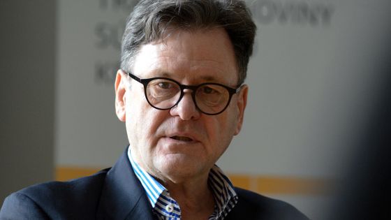 image:Image „Jako někdejšímu komunistovi se mi líbilo, že nejde s davem, klade otázky, které nikdo neřeší, a ozve se, když všichni mlčí,“ říká o Benediktovi XVI. novinář Peter Seewald.