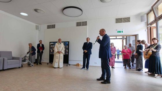 image:Image Biskup Tomáš Holub požehnal 11. června Centrum pro poskytování sociálních služeb v Dobřanech, které vzniklo přestavbou farní stodoly.