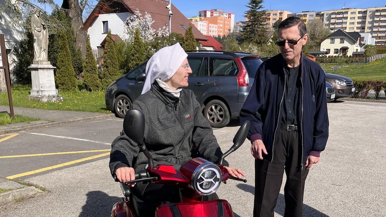 image:Image Sestra Anežka a P. Miroslav.