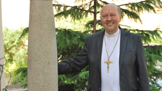 image:Image „Nestačím Bohu i lidem děkovat za to, jaký mohu žít hezký život,“ bilancuje biskup Pavel Posád svých sedmdesát let.