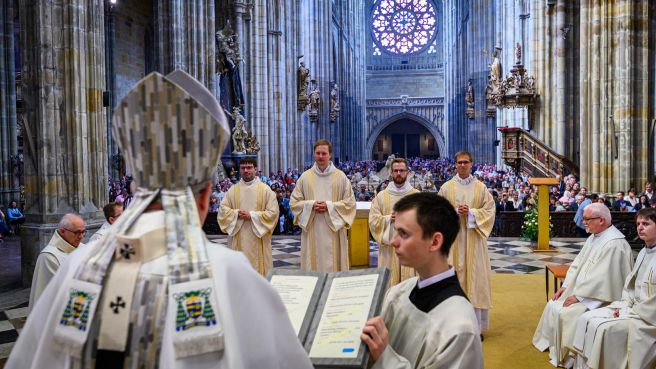 image:Image Šestice nových kněží