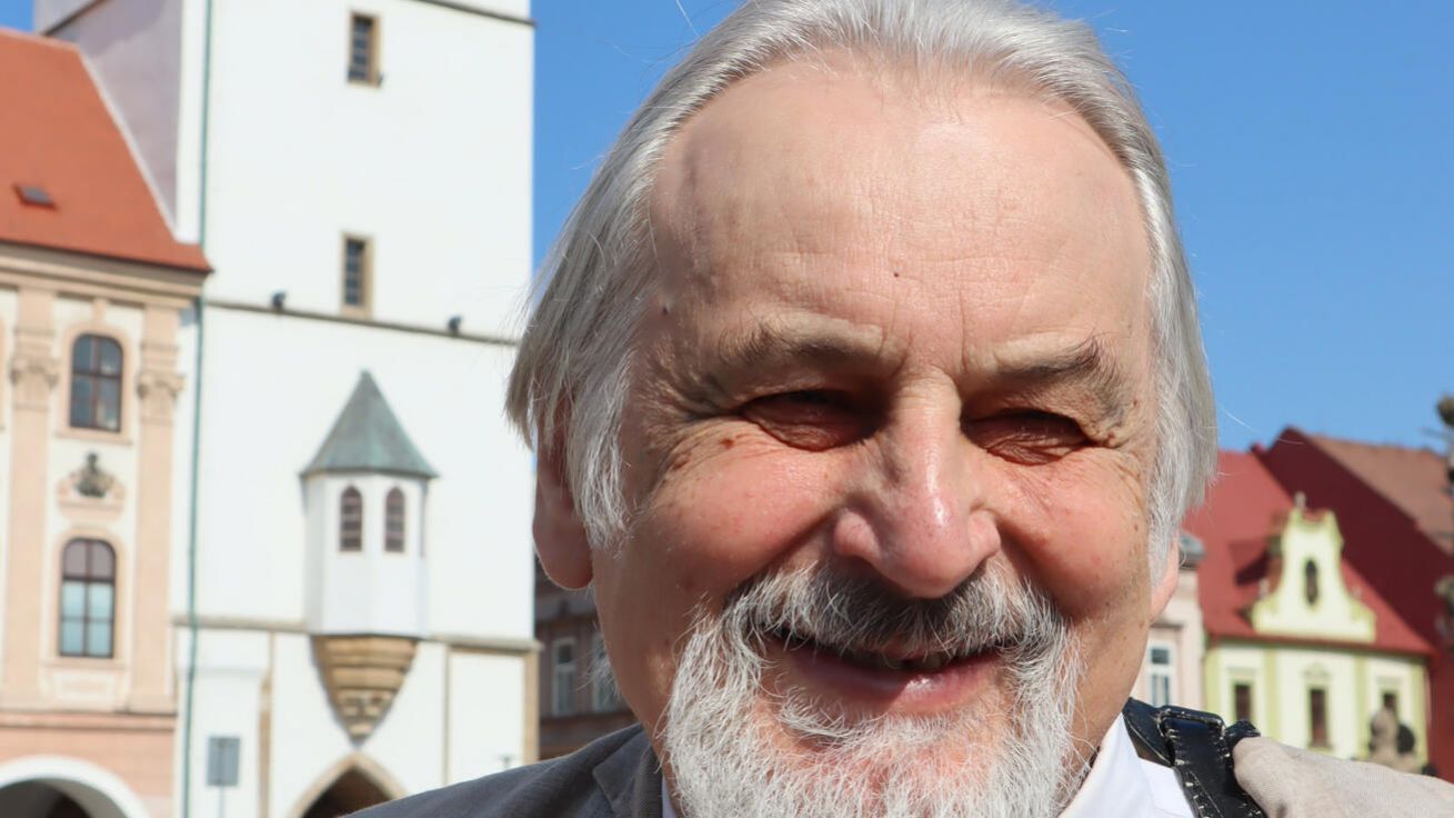 image:Image P. Jan Hrubý v Kadani, kde má ateliér a působí jako výpomocný duchovní.