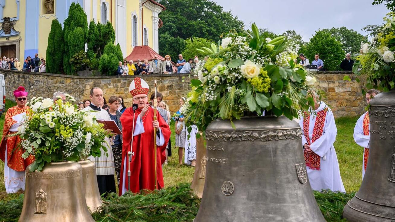 image:Image Na slavnost se přijelo podívat na pět stovek lidí.