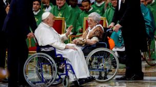 image:Image Zatleskejme prarodičům