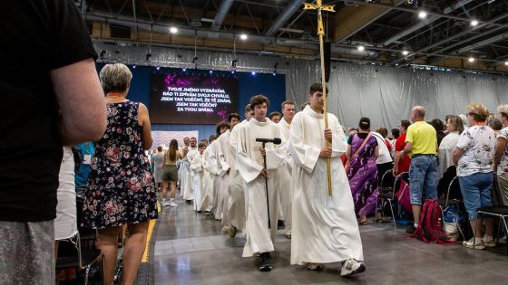 image:Image Na Výstavišti v Brně se během Katolické charismatické konference konala každý den také mše svatá.
