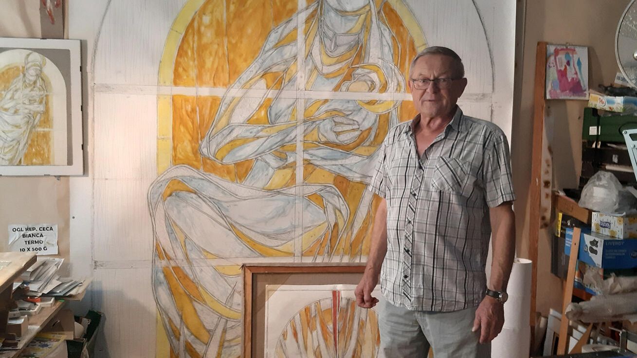 Karel Rechlík ve svém ateliéru před kartonem (maketou) vitráže do kostela ve Velkých Pavlovicích. image:Image Karel Rechlík ve svém ateliéru před kartonem (maketou) vitráže do kostela ve Velkých Pavlovicích.