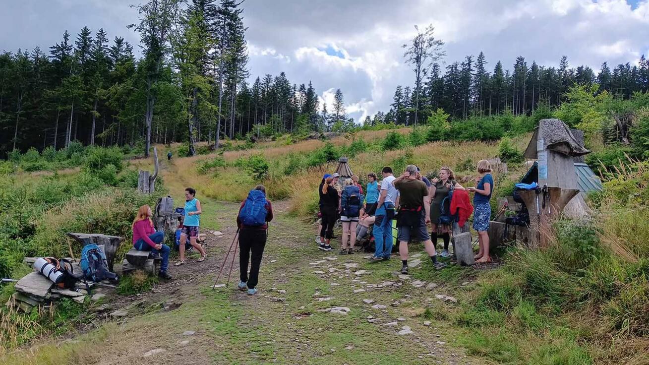 image:Image Třicet devět lidí se letos vydalo na Velkou pěší pouť za obnovu Jesenicka.