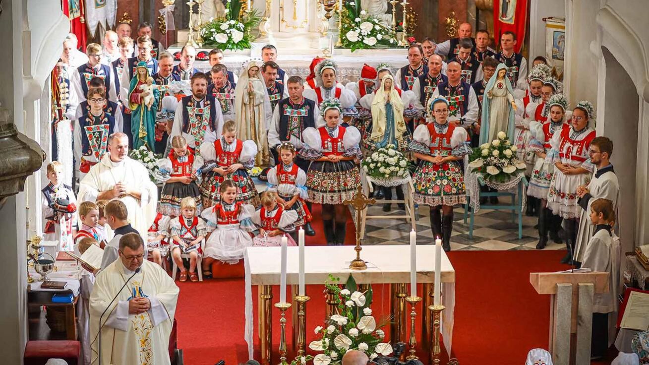 image:Image Z poutní mše svaté.