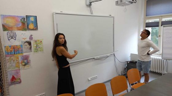 image:Image V jedné ze zrekonstruovaných místností probíhají kurzy češtiny pro cizince.