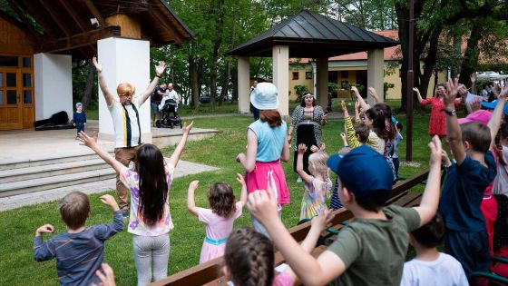 image:Image Vlčí doupě letos „uspořádalo“ květnovou pouť na Svatém Antonínku, kam přišly 2,5 tisíce lidí.