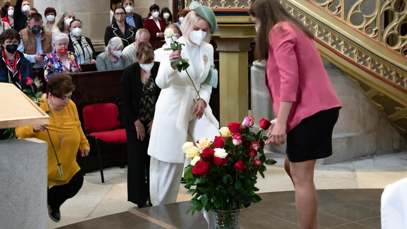 image:Image Diecézní pouť v katedrále zářící novotou