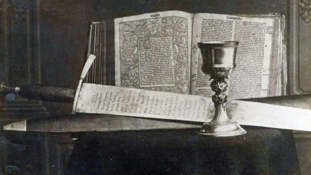 Po léta mohli návštěvníci Národního muzea spatřit meč, na jehož čepeli byla vyryta jména popravených. Měl to být jeden z mečů kata Jana Mydláře. Jedná se ovšem o padělek. Čepel pravděpodobně pochází ze 17. století, knoflík vyrobený ze slonové kosti je z 18. století a záštita až z 19. století. V podobném stáří je i další padělek, který prozrazuje chyba padělatele: v seznamu na čepeli vyryl jméno Jana Kutnauera, který byl ve skutečnosti oběšen.  image:Image Po léta mohli návštěvníci Národního muzea spatřit meč, na jehož čepeli byla vyryta jména popravených. Měl to být jeden z mečů kata Jana Mydláře. Jedná se ovšem o padělek. Čepel pravděpodobně pochází ze 17. století, knoflík vyrobený ze slonové kosti je z 18. století a záštita až z 19. století. V podobném stáří je i další padělek, který prozrazuje chyba padělatele: v seznamu na čepeli vyryl jméno Jana Kutnauera, který byl ve skutečnosti oběšen.