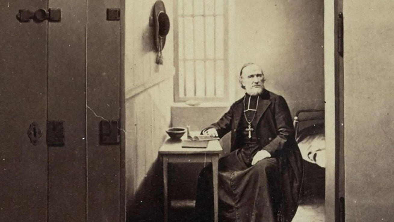 image:Image Arcibiskup Darboy před popravou. Snímek paris.catholique.fr 