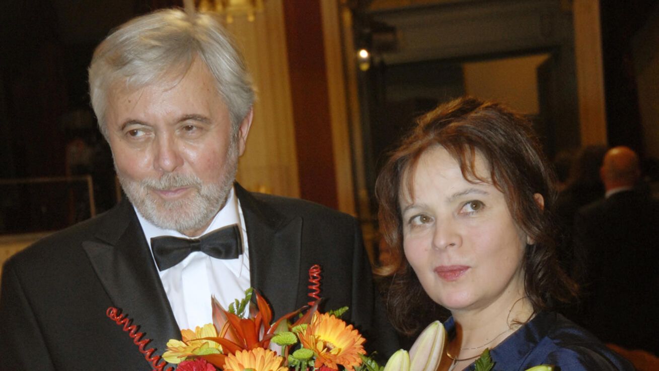 V roce 2008 Libuše Šafránková (na snímku s manželem Josefem Abrhámem) vyhrála anketu České televize „Hvězda mého srdce“ o nejoblíbenější herečku a herce. image:Image V roce 2008 Libuše Šafránková (na snímku s manželem Josefem Abrhámem) vyhrála anketu České televize „Hvězda mého srdce“ o nejoblíbenější herečku a herce.
