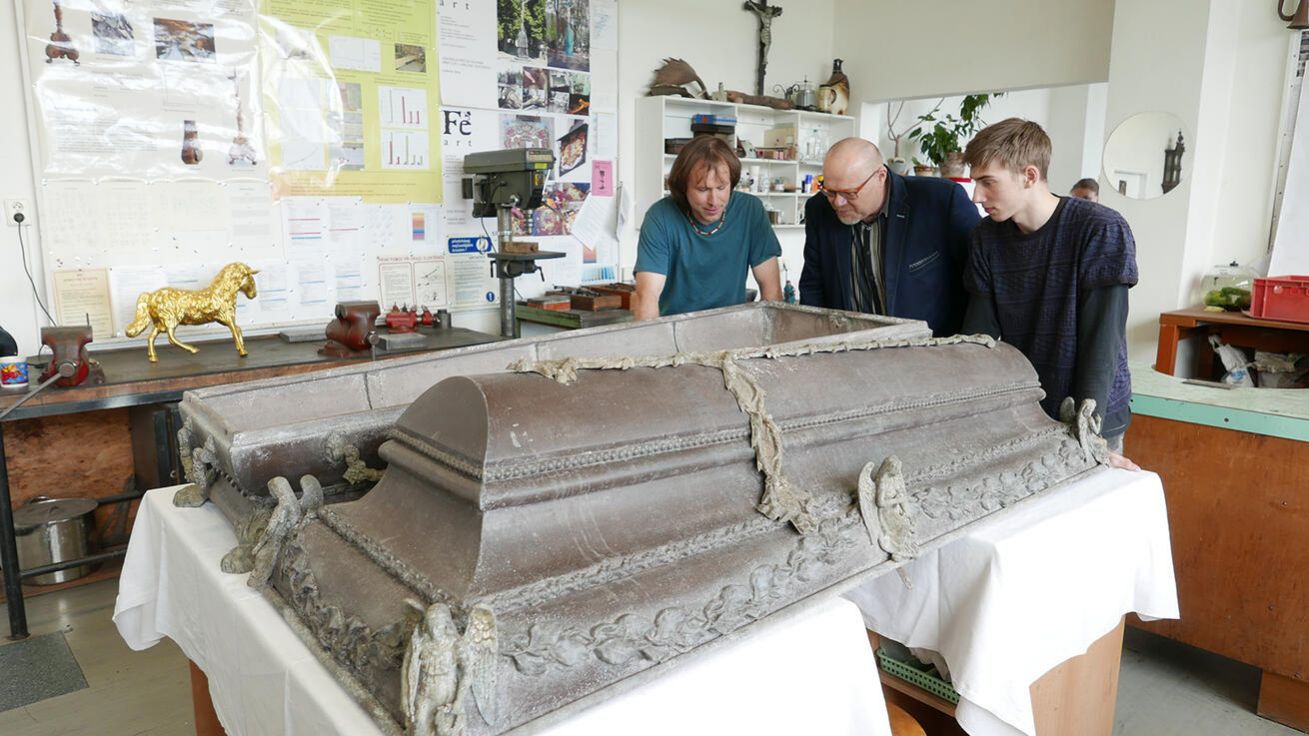 image:Image Schránka měla poškozené pouze dno.