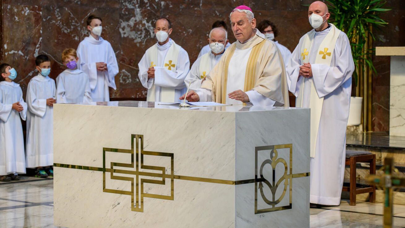 image:Image Svěcení oltáře u Sv. Augustina.