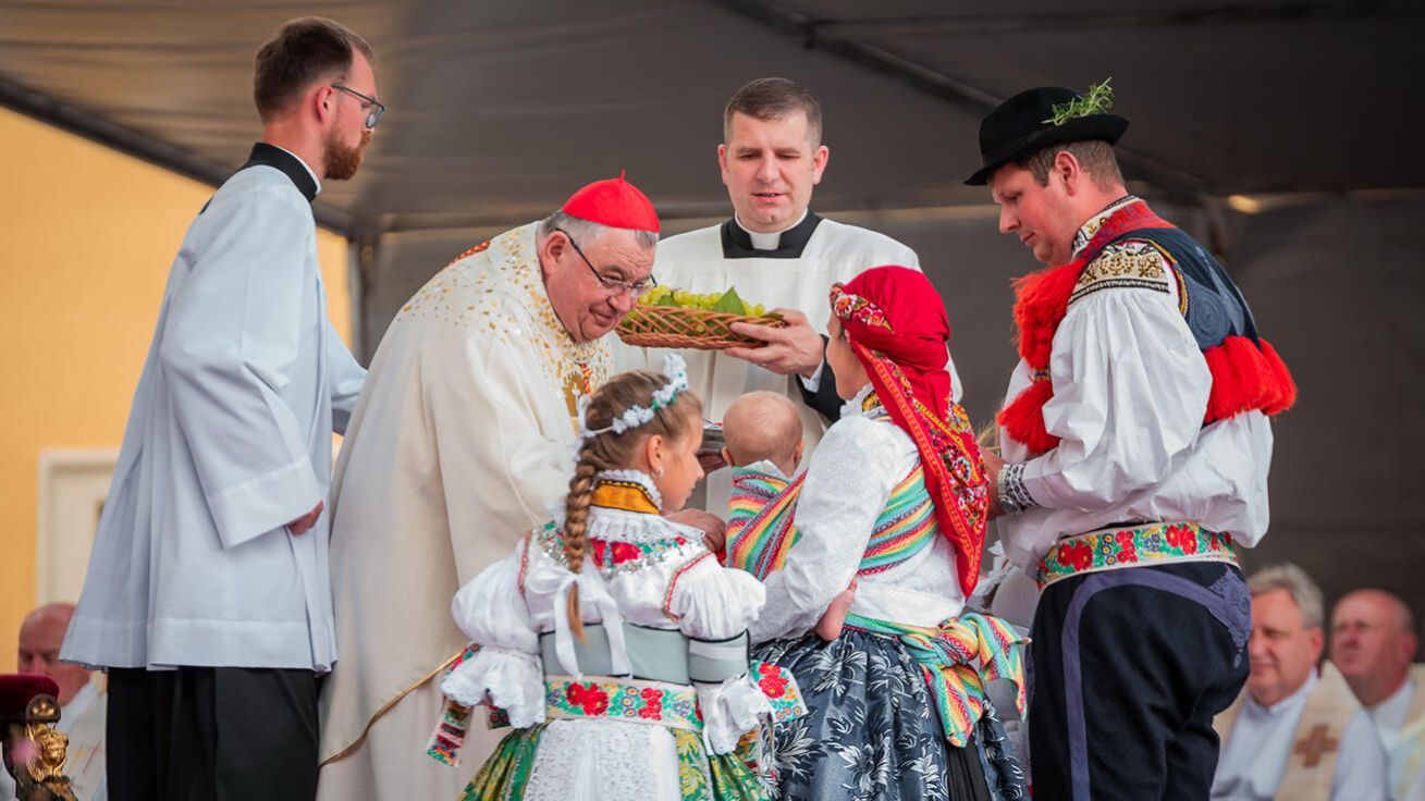 image:Image Letošní poutní mše svatá na Velehradě.