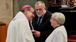 Biskup vyznamenal manžele Ženíškovy image:Image Biskup vyznamenal manžele Ženíškovy