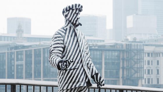 image:Image Čím míň člověk ví, tím větší je suverén