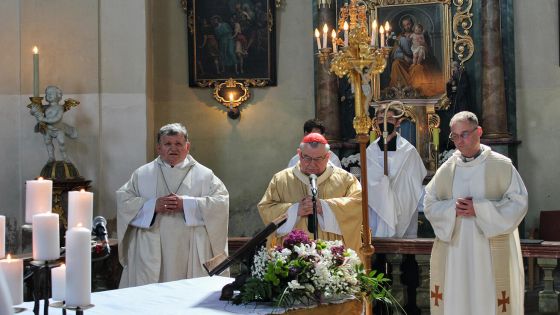 image:Image Na Broumovsku zachraňují unikátní kostely