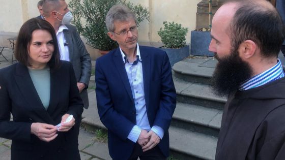 image:Image Svjatlana Cichanouská u Pražského Jezulátka