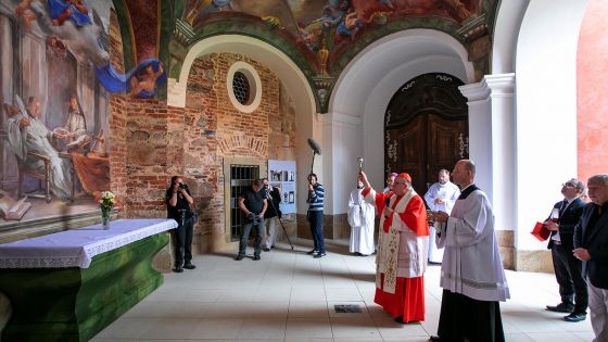 image:Image Nový ambit požehnal kardinál Duka