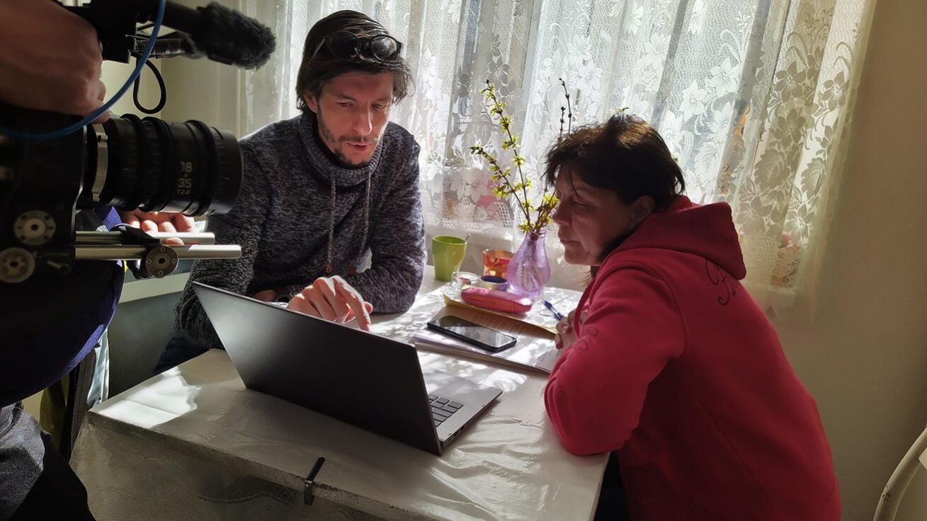 image:Image Podrobný vhled do byznysu s dluhy nabízí seriál České televize V exekuci, dostupný na iVysílání. Ten byl také nedávno ověnčen hlavní cenou Ozvěny chudoby v audiovizuální kategorii Evropskou sítí proti chudobě a sociálnímu vyloučení v České republice (EAPN ČR).