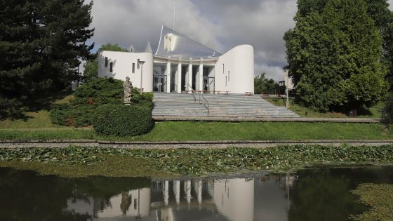 image:Image  Ludvík Kolek je autorem návrhu kostela v Senetářově i jeho interiéru.
