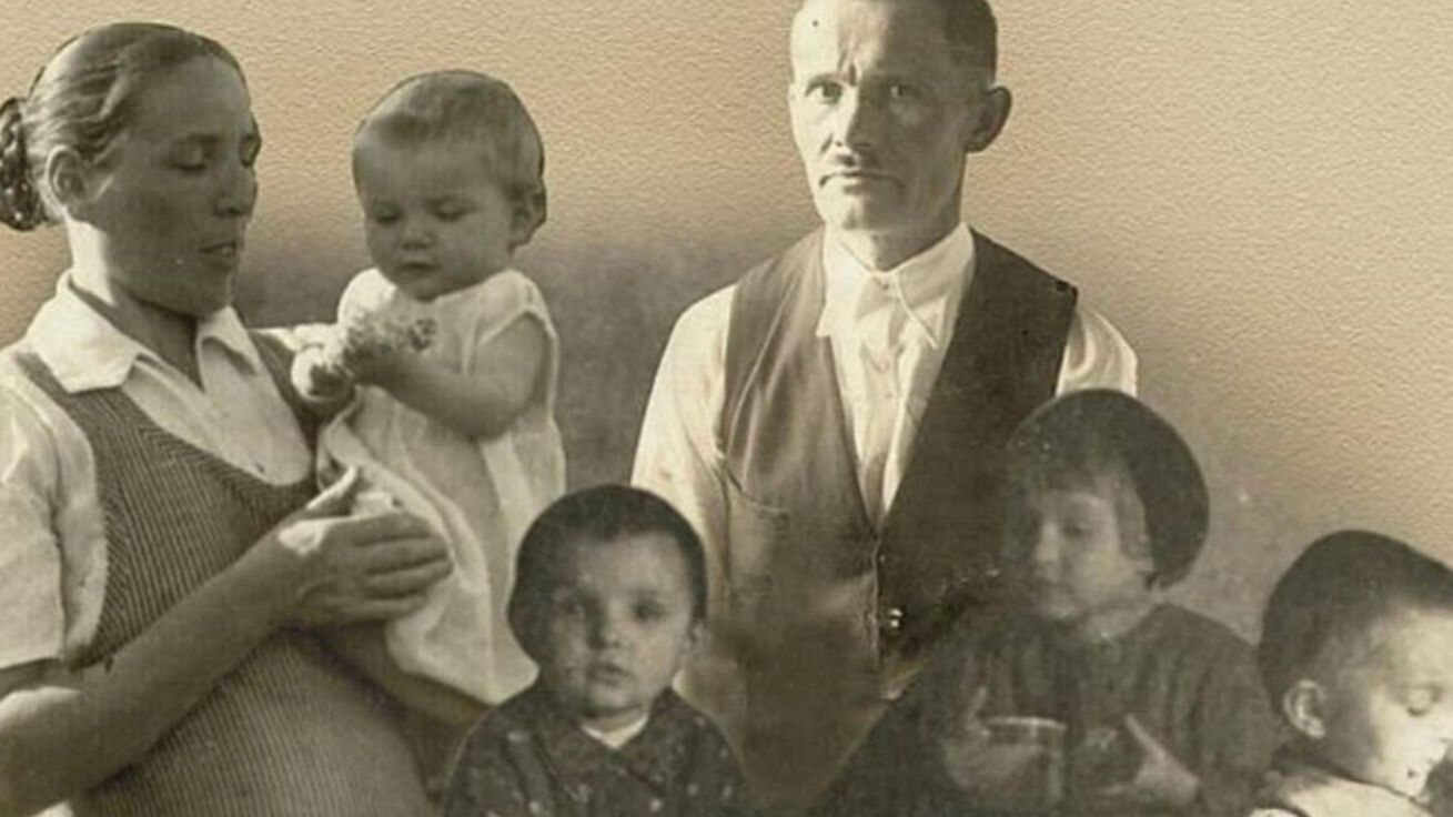 image:Image Koláž z dobových fotografií rodiny Ulmových.