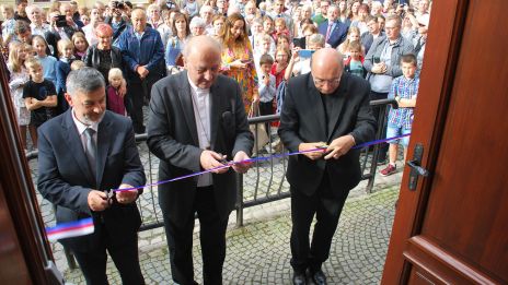 image:Image Školní rok začali v nové budově