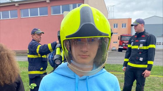 image:Image Kluky i holky čekal nácvik liturgie, ale i hasičských dovedností.