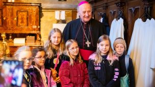 image:Image Po příjímání poprvé do katedrály