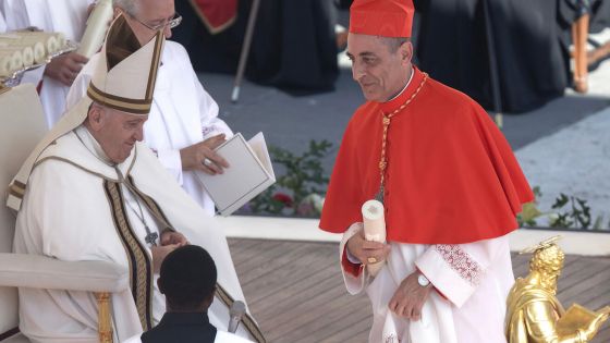 image:Image Arcibiskup Víctor Manuel Fernández, jeden z nových kardinálů, se v září ujal vedení Dikasteria pro nauku víry, jehož prostřednictvím papež odpověděl kardinálům na jejich pochyby (dubia).