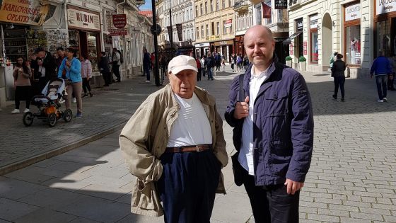 image:Image Oba ořešští duchovní na výletě v Karlových Varech.